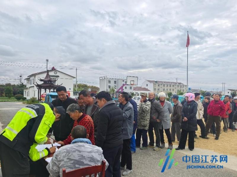 电动三轮车、电动四轮车免费上牌！就在家门口，近百名村民已受益  第2张
