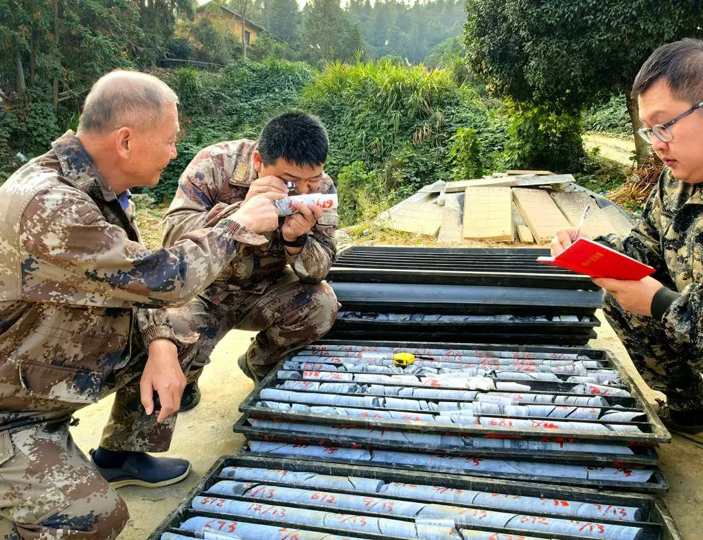 湖南平江县万古金矿田探矿获重大突破，远景黄金储量超 1000 吨  第4张
