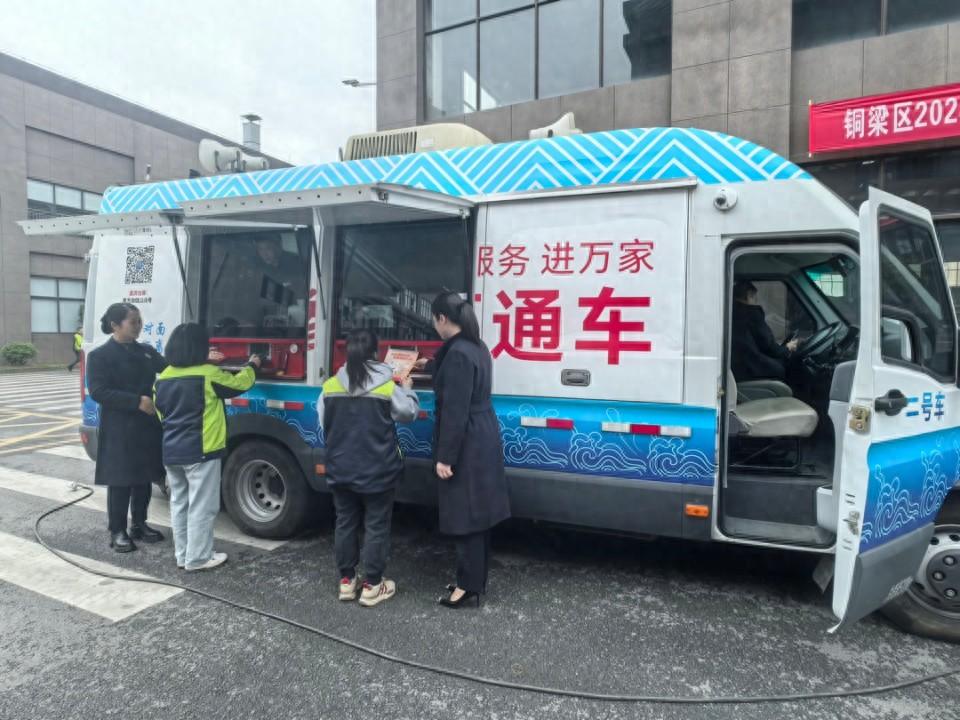 参保直通车驶入铜梁！20 项社保高频服务事项家门口就能办  第1张