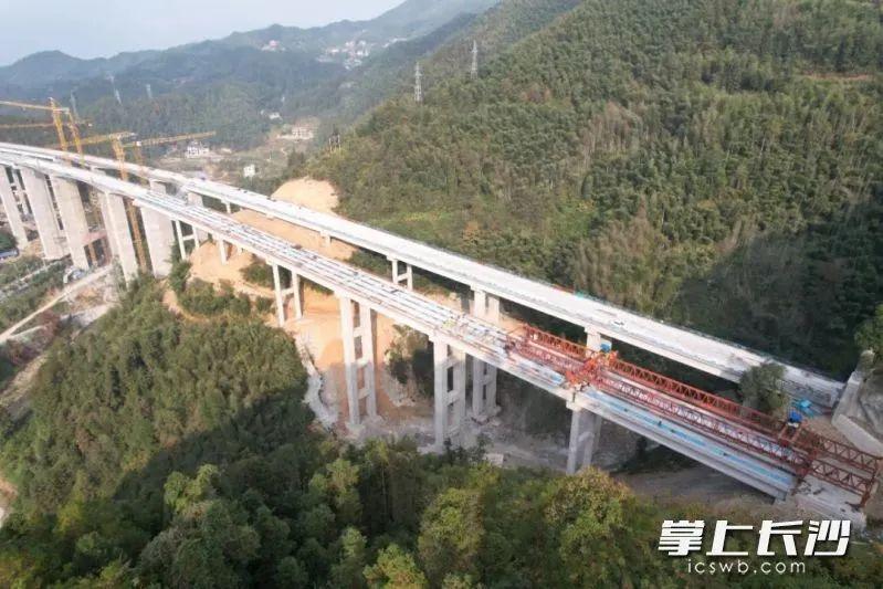 益常高速扩容工程路面施工完毕，年底通车指日可待  第2张
