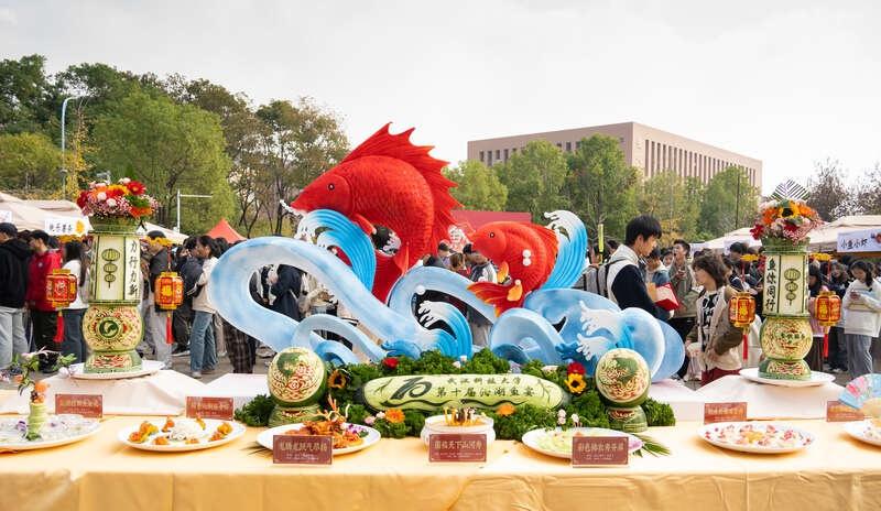 高校万人捕鱼庆校庆，这场面你见过吗？  第3张