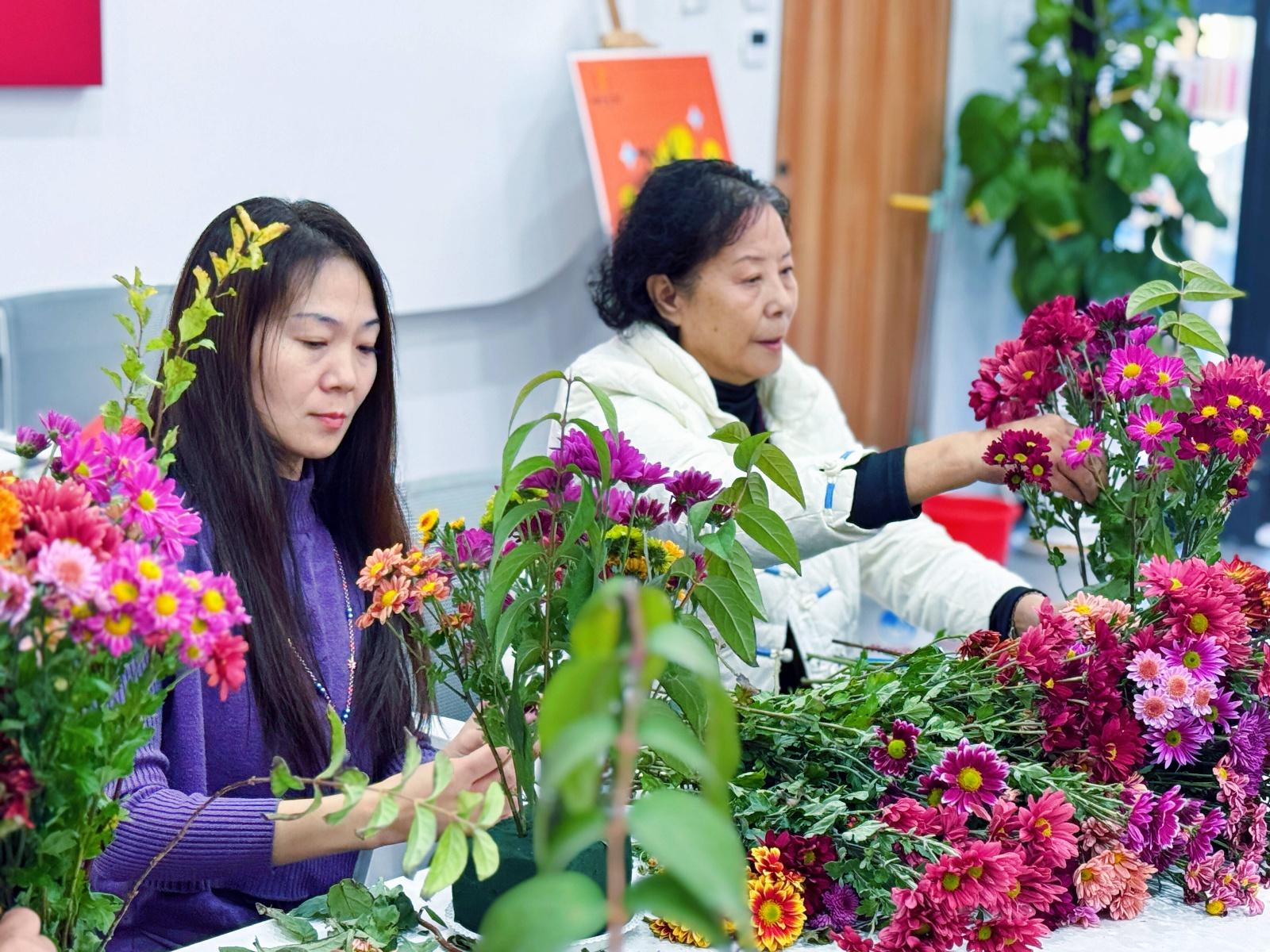 共建美丽花园，同赏秋菊盛艳！济南这一社区的活动太有意义了  第3张
