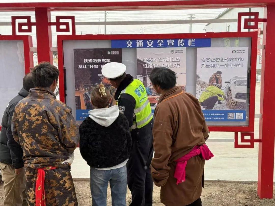 122 全国交通安全日预热！河南县交警大队开展交通安全宣传阵地建设工作  第1张