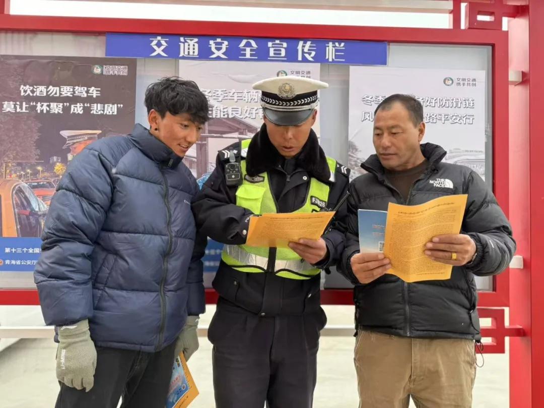 122 全国交通安全日预热！河南县交警大队开展交通安全宣传阵地建设工作  第5张