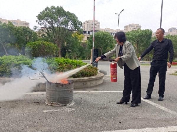 舟山市机关事务管理中心指导市档案馆开展消防应急演练，守护生命至上  第1张