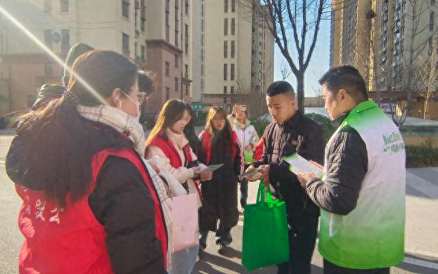 崮云湖街道掀起垃圾分类热潮，志愿者深入社区普及环保知识，你准备好了吗？  第1张