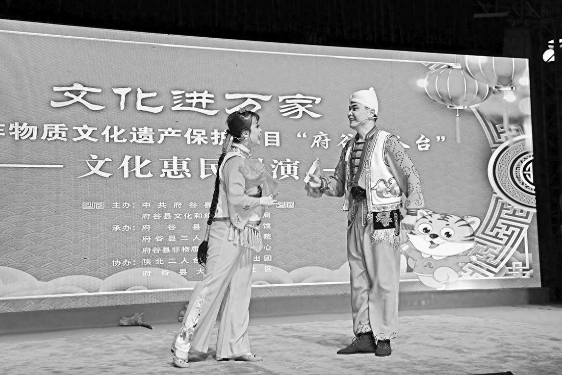 府谷县文化惠民展演：打通公共文化服务最后一公里，50万册图书等你来读
