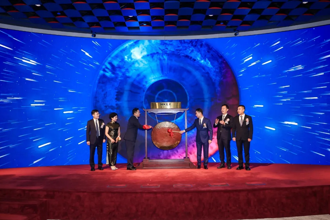小菜园港交所挂牌上市，10年从家庭厨房到663家直营门店的传奇之路  第2张