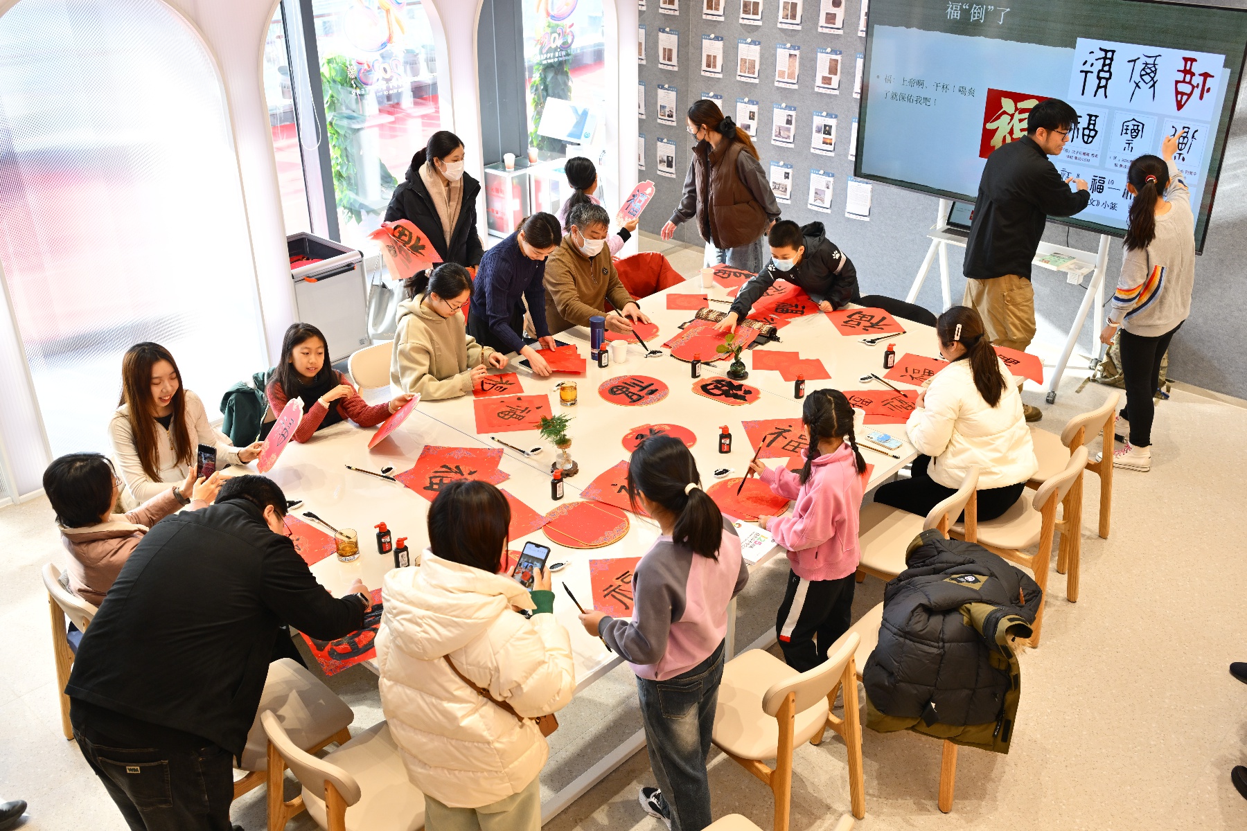 崂山区图书馆创新园分馆盛大开馆，308㎡空间藏书14000册，打造文化新地标  第3张
