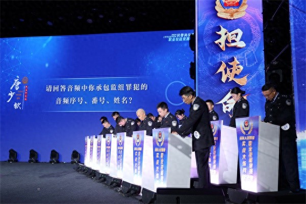 监狱民警的惊人绝活：仅凭音频和笔迹就能辨认罪犯，你敢相信吗？
