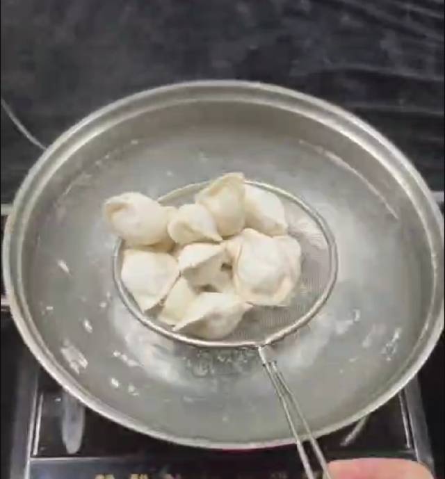 冬至煮饺子，点三次凉水真的有用吗？科学实验揭秘  第2张