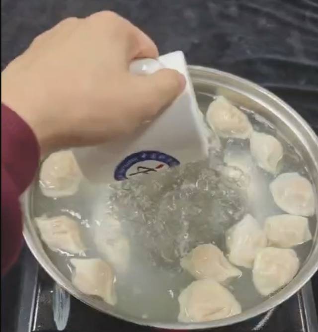 冬至煮饺子，点三次凉水真的有用吗？科学实验揭秘  第5张