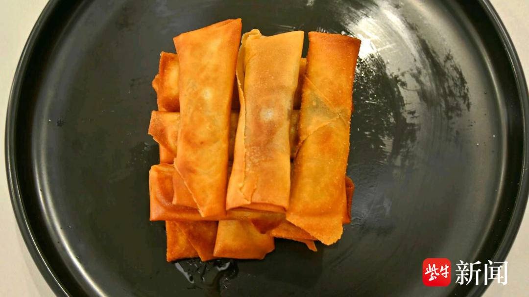 扬州大学学生与社区居民共制春卷，传承千年美食文化，冬至温暖人心  第2张
