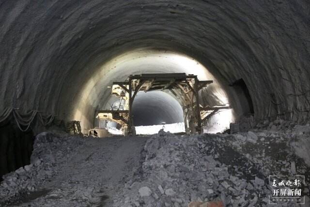 惊天大突破！6703米超长隧道贯通，会巧高速建设迎来决定性胜利  第3张