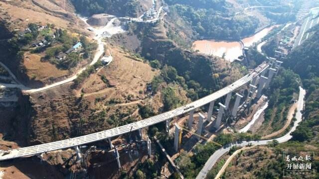 惊天大突破！6703米超长隧道贯通，会巧高速建设迎来决定性胜利  第4张