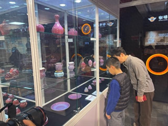 惊！260件景德镇非遗匠人作品，揭秘陶瓷上的中国传统色，展览仅剩10天