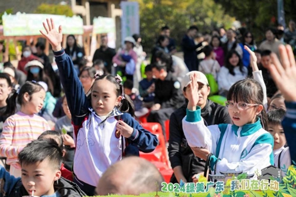 冬至绿潮涌动，200人齐心植树，为千年古运河注入新生机