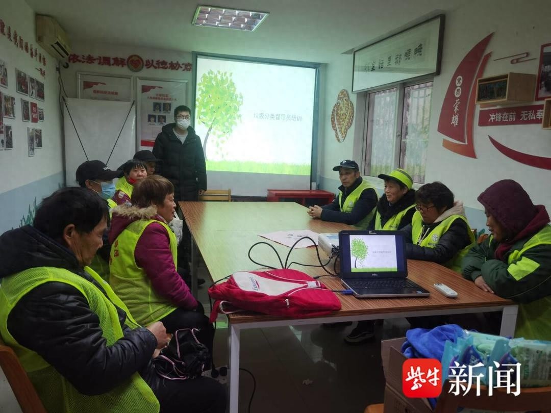 垃圾分类大挑战：如何轻松区分厨余垃圾和其他垃圾？三香社区培训揭秘