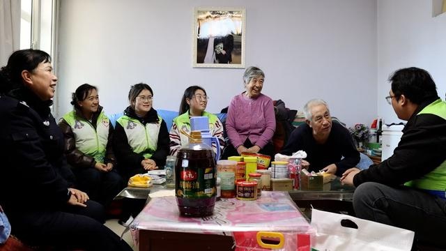 留学生包饺子送温暖，2025雷锋饺子计划点燃新春希望  第2张