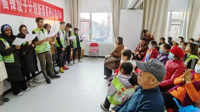 留学生包饺子送温暖，2025雷锋饺子计划点燃新春希望  第4张