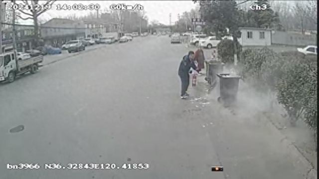 惊险！公交司机秒变消防员，火场救急全过程曝光  第1张