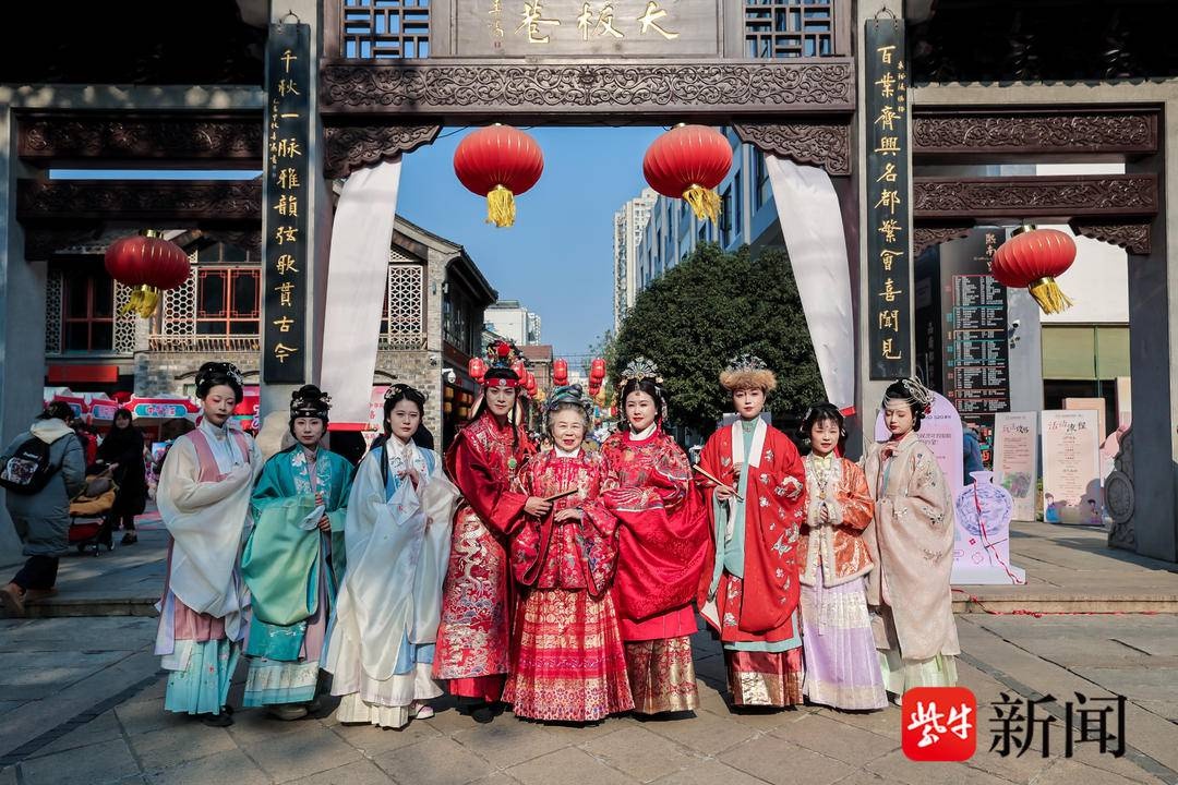 穿越时空的汉服盛宴：南京熙南里红楼梦主题游园会，你敢来吗？  第2张