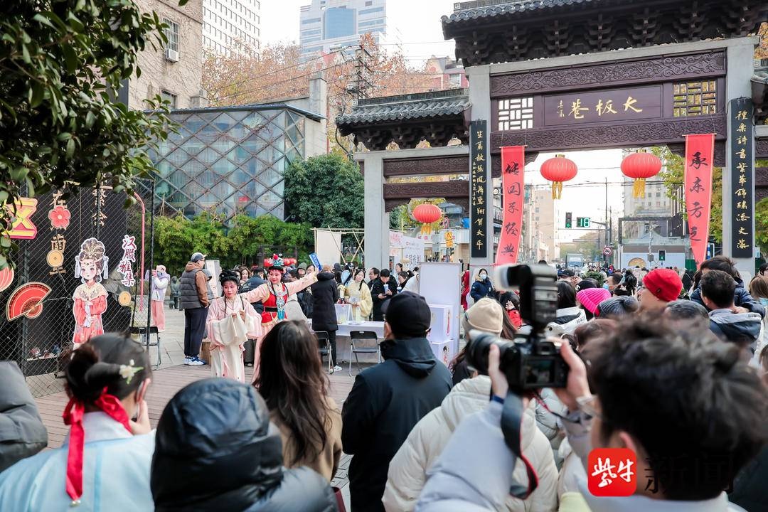 穿越时空的汉服盛宴：南京熙南里红楼梦主题游园会，你敢来吗？  第3张