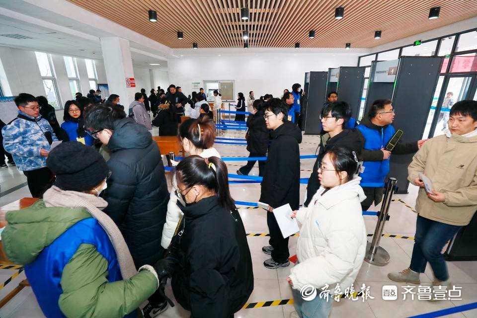 2025考研大战揭幕：388万考生逐梦，青岛考点人数锐减，梦想之路如何突围？  第2张