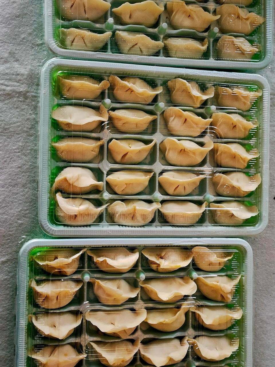 冬至暖心行动：志愿者为老人包饺子，传递人间真情与节日温情  第3张