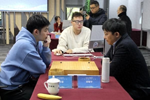 围甲季后赛惊现昔日霸主对决！胡耀宇八段能否逆袭95后世界冠军李轩豪？  第1张