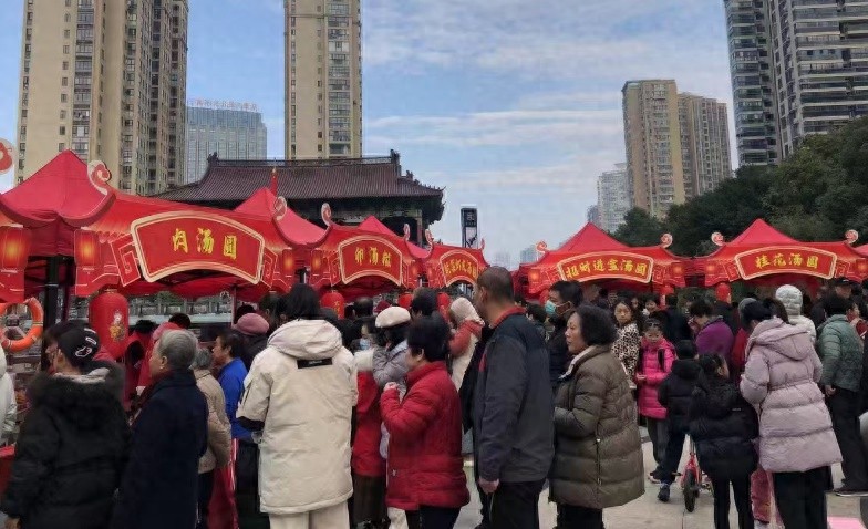 冬至寒天不减热情！平阳书法家挥毫送福，市民争相参与传统活动  第1张