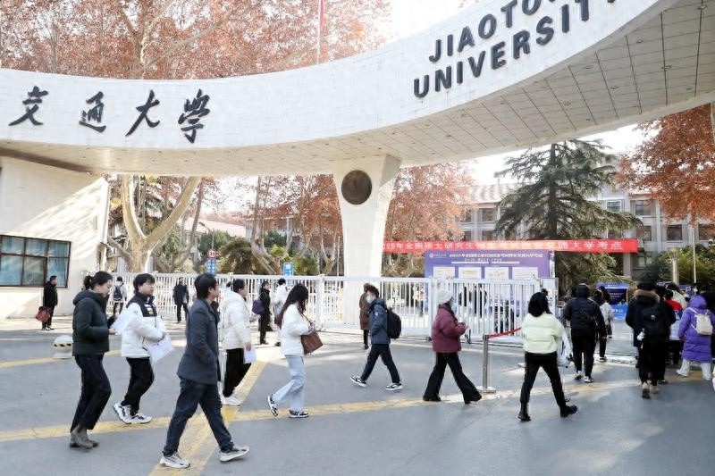 冬至研考暖心瞬间：西安交大志愿者用微笑与温暖护航学子梦想  第1张