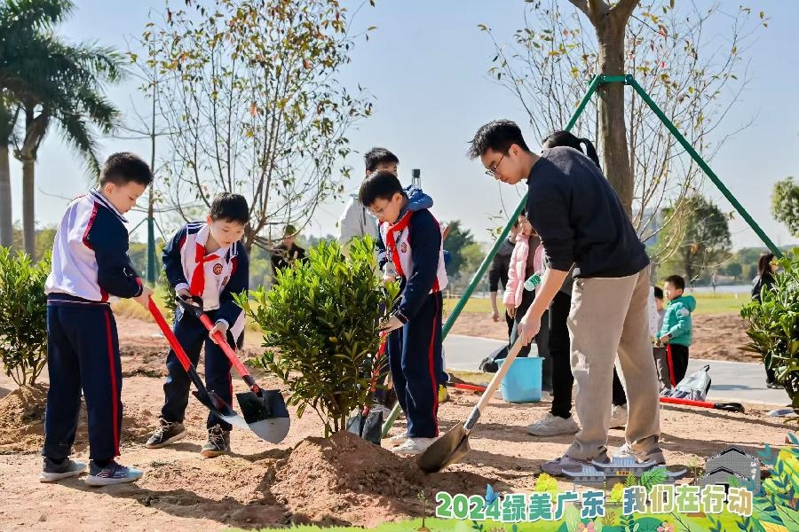 200人齐聚千年古运河，亲手种下绿色希望，为广州注入新活力  第3张
