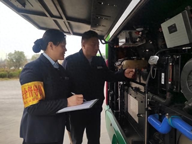 冬至不只有饺子，郑州公交车也在悄悄养胃，背后的故事让人感动