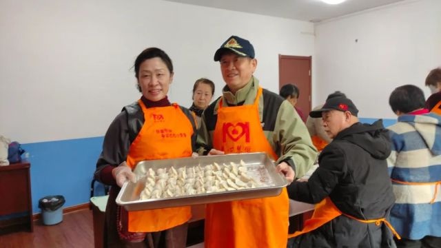 冬至饺子香，邻里聚一堂：一场温馨的社区团圆盛宴  第2张