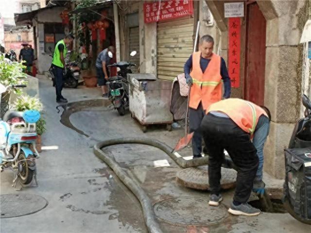 下水道堵塞污水外溢，茭菱社区迅速解决居民烦心事