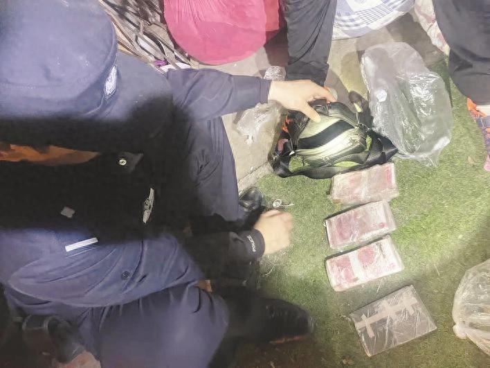 九旬老人 6 万元现金和存折当废品卖掉，民警 2 小时找回