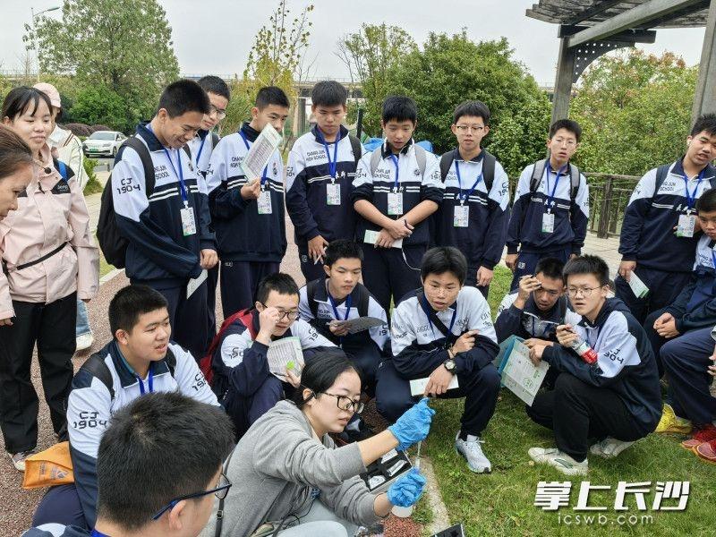 2403 班学生湘江边见习河长，挑战自来水产生流程，为环保贡献青春力量  第3张