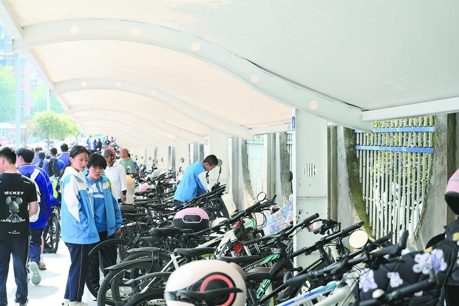 嘉陵温度：校园周边三件套便民利民获好评  第2张
