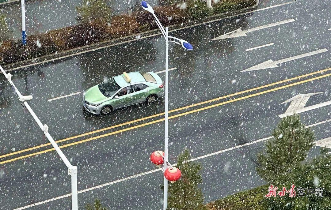 甘肃多地迎今秋首场雪，你那里下雪了吗？  第1张