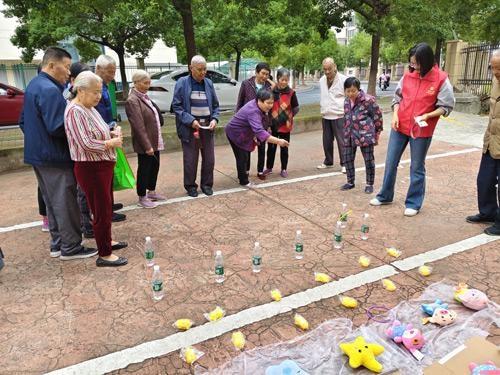 非遗体验、免费义诊、游戏互动……苏州渭塘镇文明市集太好玩了  第4张