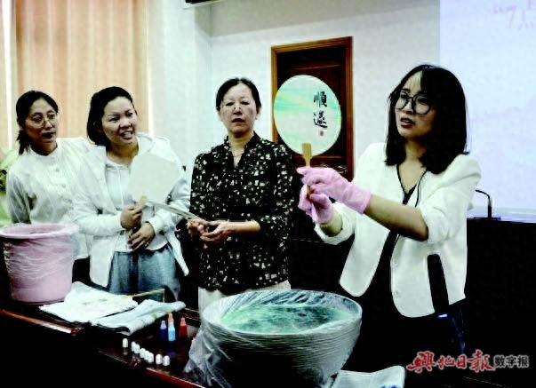 市总工会康乃馨志愿服务基层行走进竹泓镇，塑造优雅女性  第1张