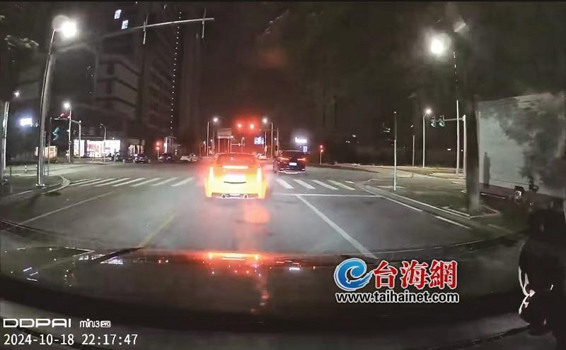 黑色越野车逆行、压实线、闯红灯，动作一气呵成，司机究竟为何如此疯狂？  第3张