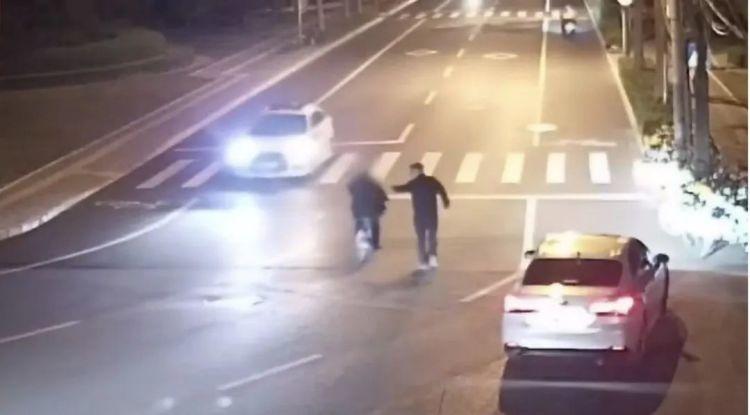 87 岁大爷迷路骑车兜圈，民警陪跑三公里，这是怎样的暖心故事？  第2张