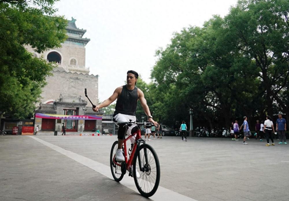 自行车骑行热度高涨，安全问题不容忽视