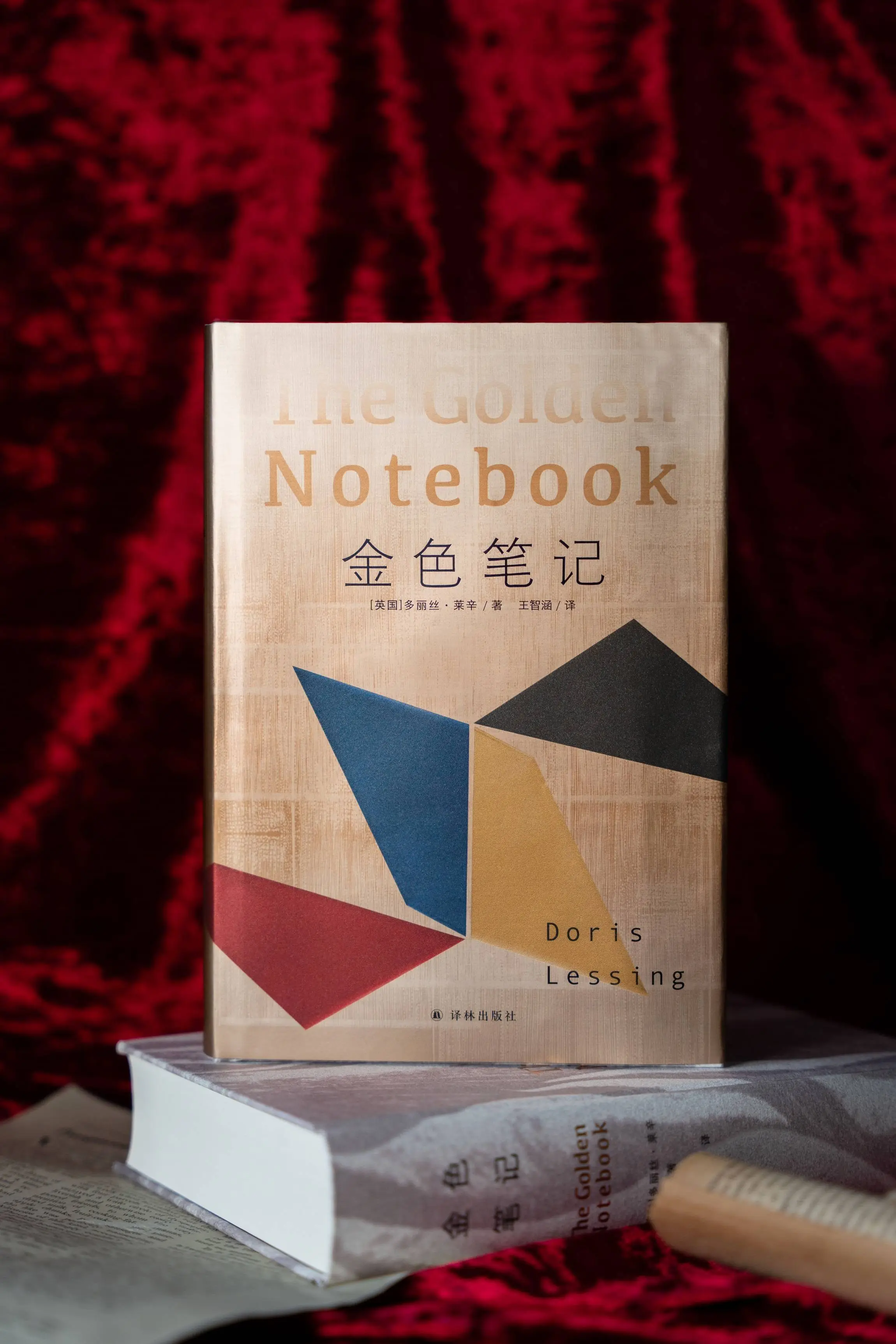 自学成才的她，情史丰富却遭正统文学界看轻，离世后为何还能被称为英国最伟大女作家？  第2张