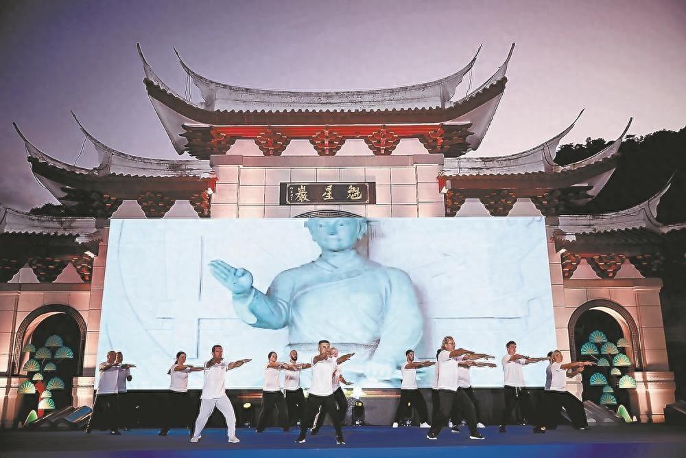 永春县文旅经济发展大会签约 52 亿重点项目，14 名外籍白鹤拳非遗传承人亮相