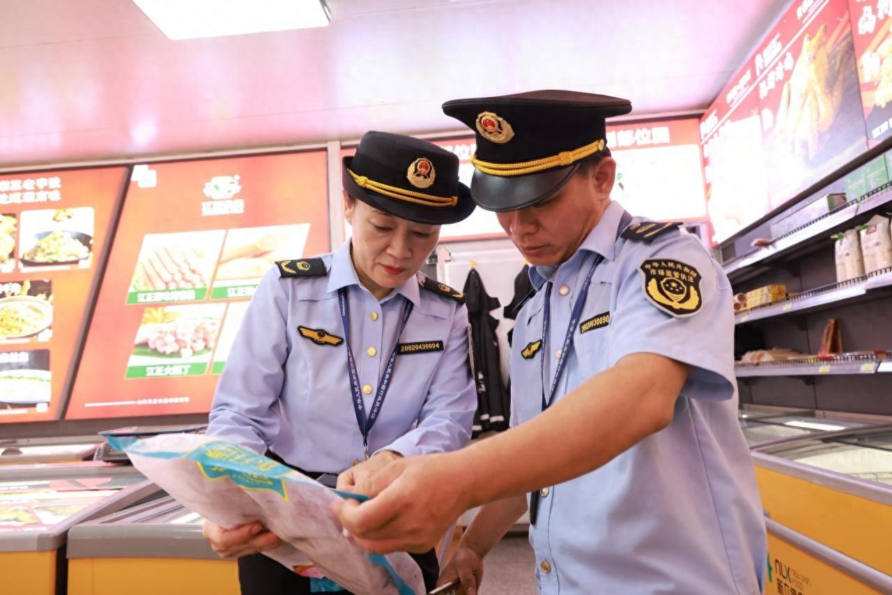 市场监管局联合公安局开展夜市肉制品市场专项检查，守护舌尖上的安全  第1张
