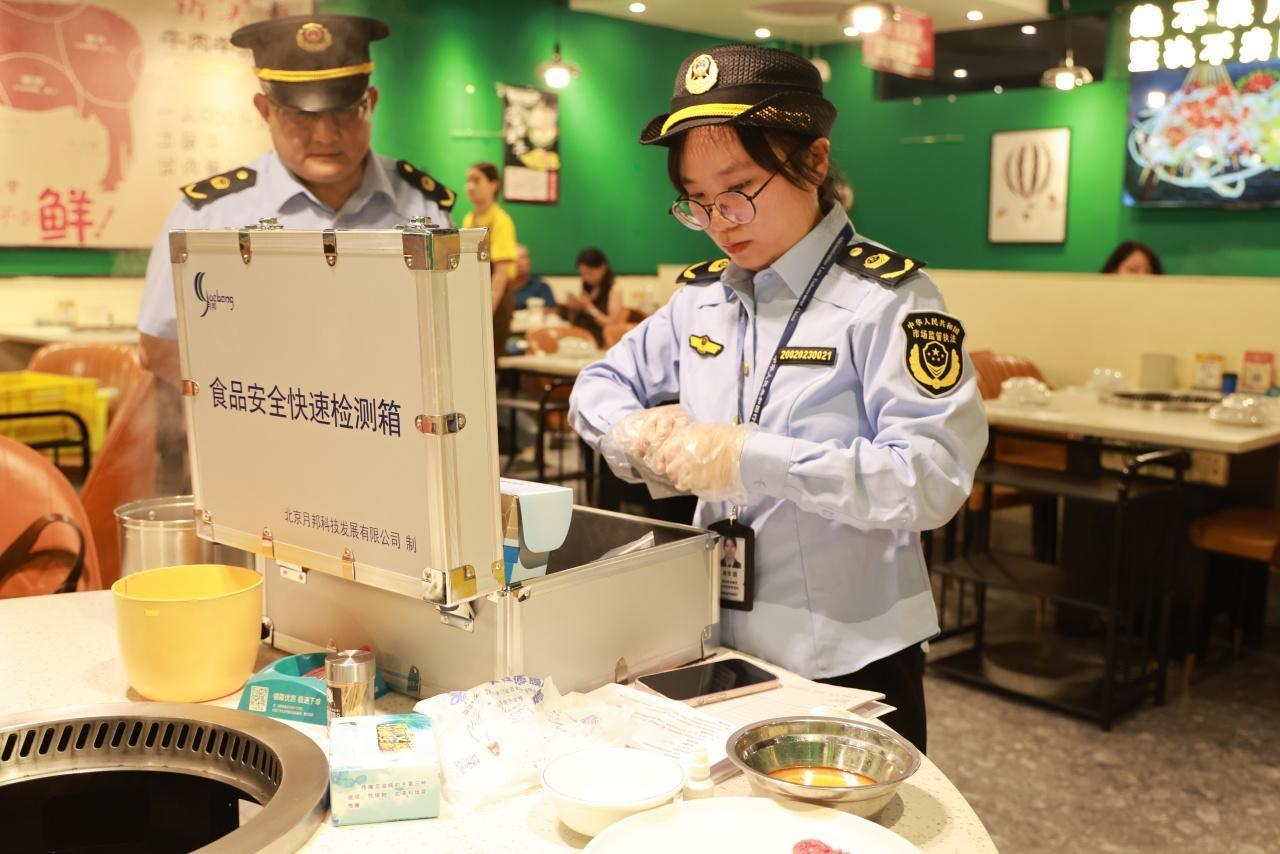 市场监管局联合公安局开展夜市肉制品市场专项检查，守护舌尖上的安全  第3张