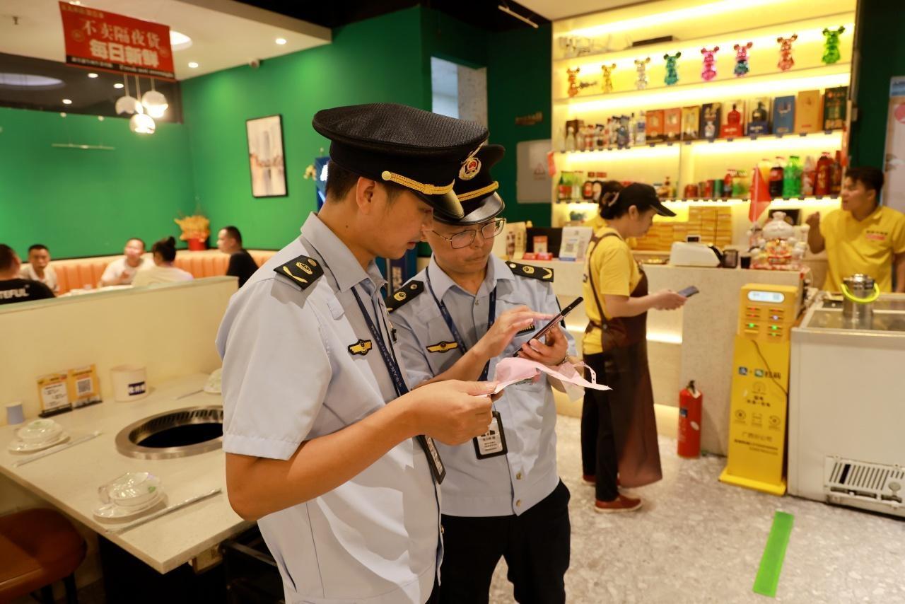市场监管局联合公安局开展夜市肉制品市场专项检查，守护舌尖上的安全  第4张